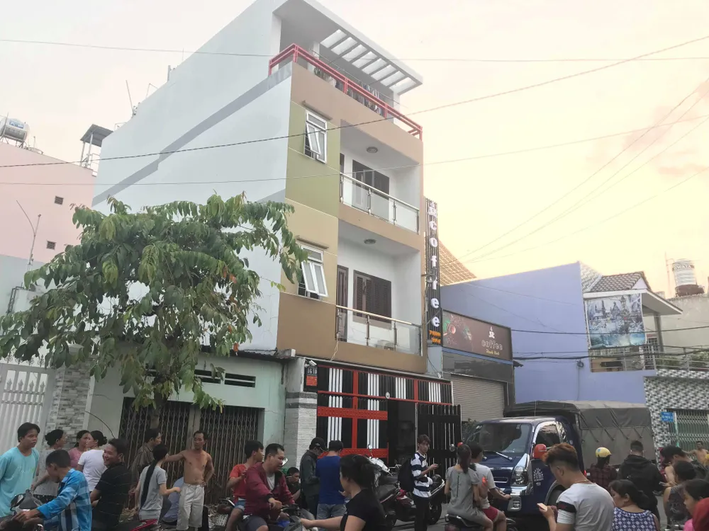 Sau khám xét nhà riêng và nhà cha mẹ, tiếp tục khám xét quán karaoke của Phúc “XO“ ảnh 6