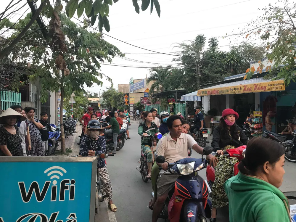 Sau khám xét nhà riêng và nhà cha mẹ, tiếp tục khám xét quán karaoke của Phúc “XO“ ảnh 7