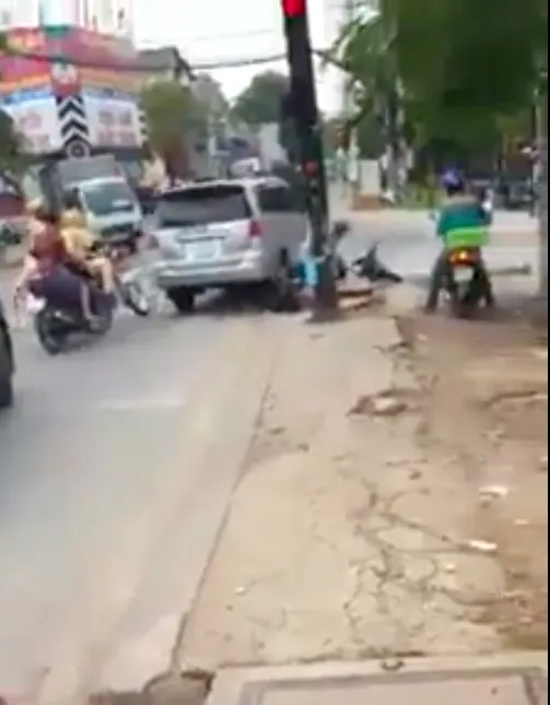 Xôn xao clip CSGT truy đuổi xe ô tô nghi vấn tẩu thoát với tốc độ cao ảnh 4