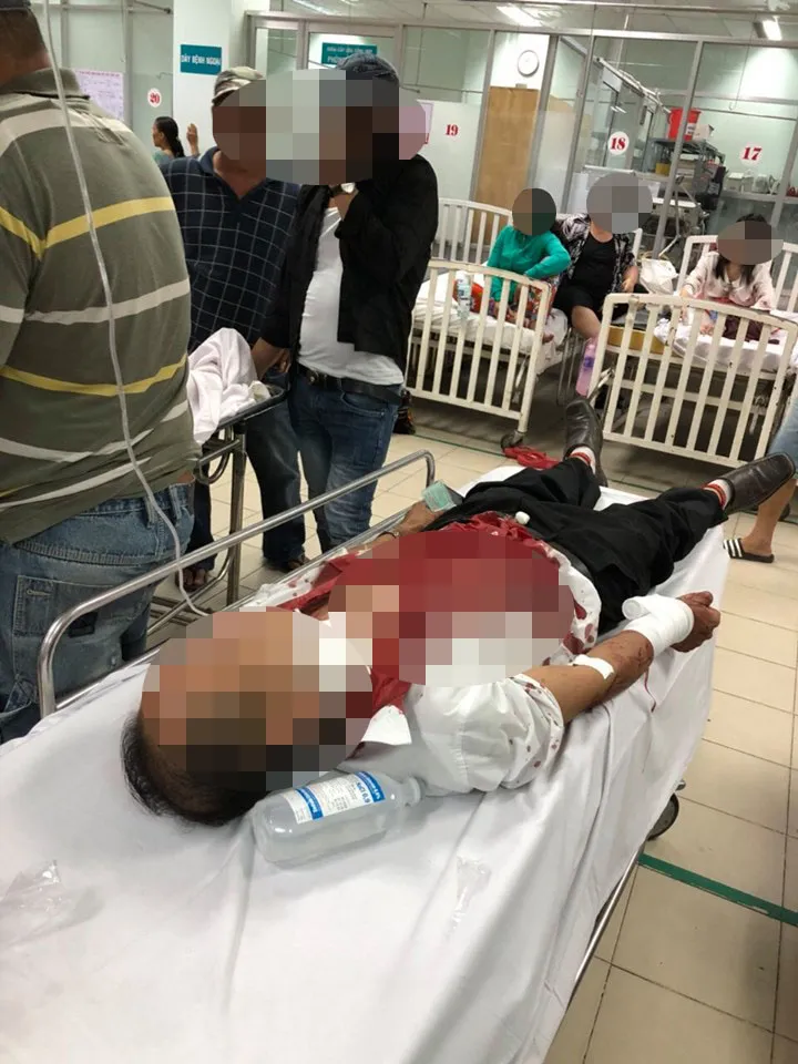 Nghi án tài xế taxi bị đâm vào cổ cướp tài sản  ảnh 2