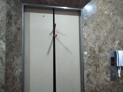  Giải cứu 8 người bị mắc kẹt trong thang máy ở huyện Hóc Môn ảnh 1