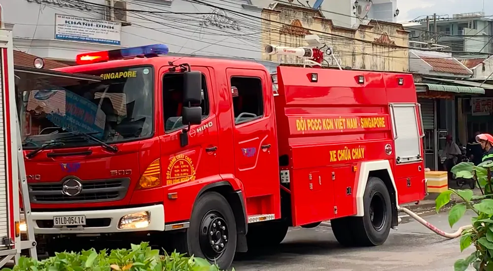 Huy động 200 cán bộ PCCC đến KCN Việt Hương ảnh 4