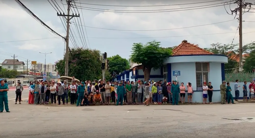 Huy động 200 cán bộ PCCC đến KCN Việt Hương ảnh 6