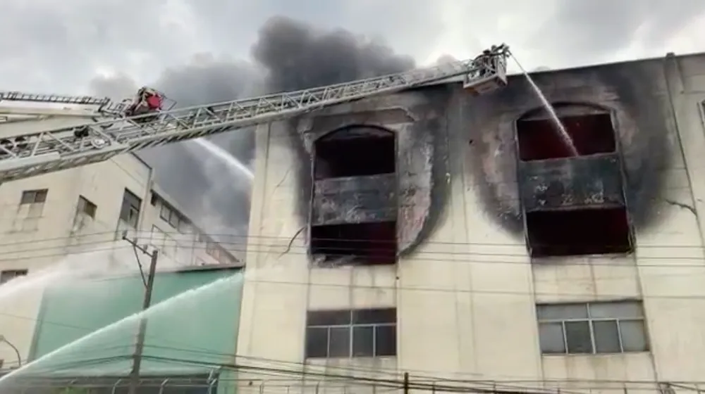 Huy động 200 cán bộ PCCC đến KCN Việt Hương ảnh 7