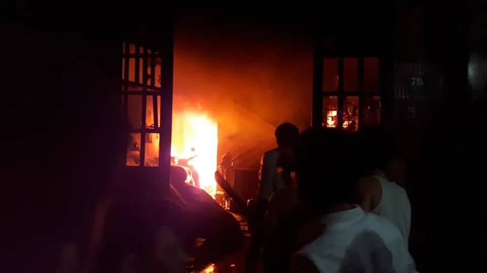  Cháy nhà ở quận Tân Bình, nhiều người dân hoảng sợ ảnh 2