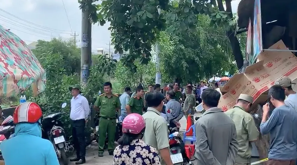 Chồng cùng vợ đang mang thai và con nhỏ 3 tuổi tử vong trong căn nhà khoá trái cửa ảnh 3