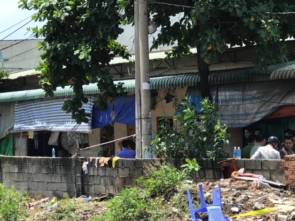 Chồng cùng vợ đang mang thai và con nhỏ 3 tuổi tử vong trong căn nhà khoá trái cửa ảnh 1