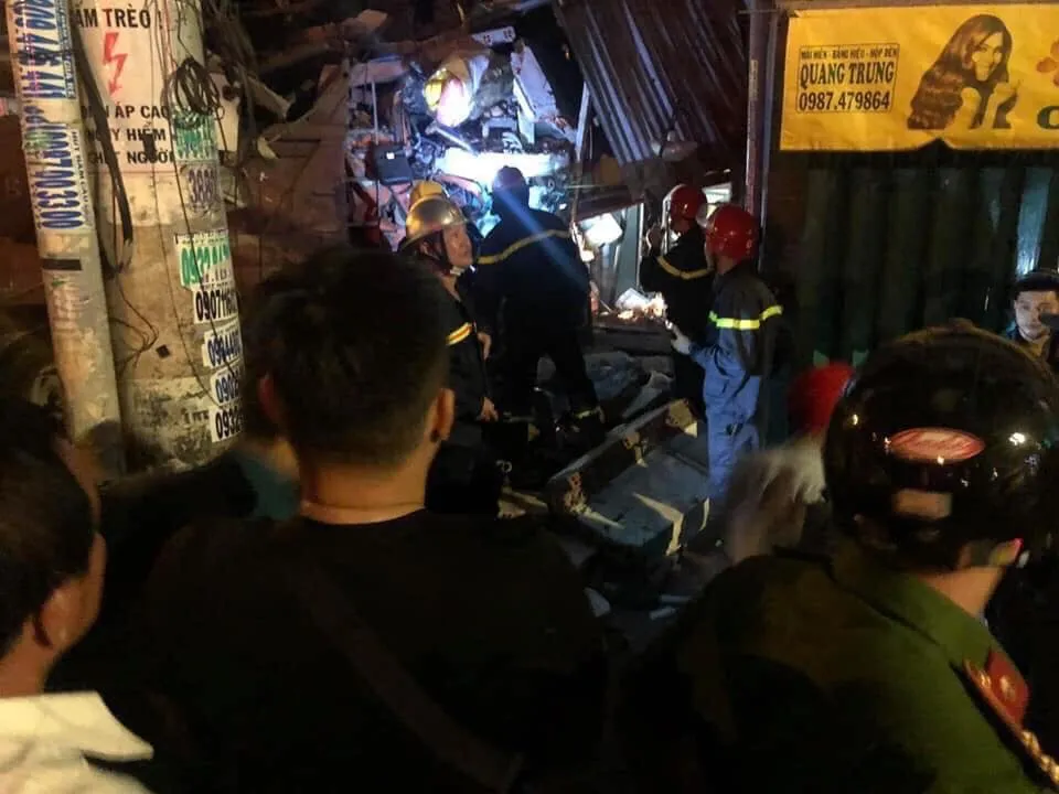 Lực lượng chức năng tại hiện trường.