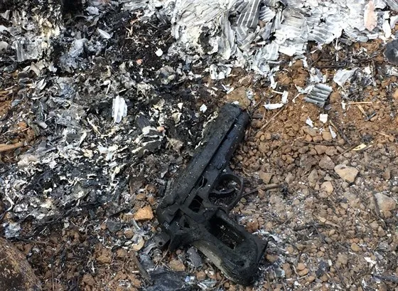 Đề nghị truy tố hai kẻ dùng súng khống chế nhân viên trạm thu phí cướp 2,2 tỷ đồng ảnh 1