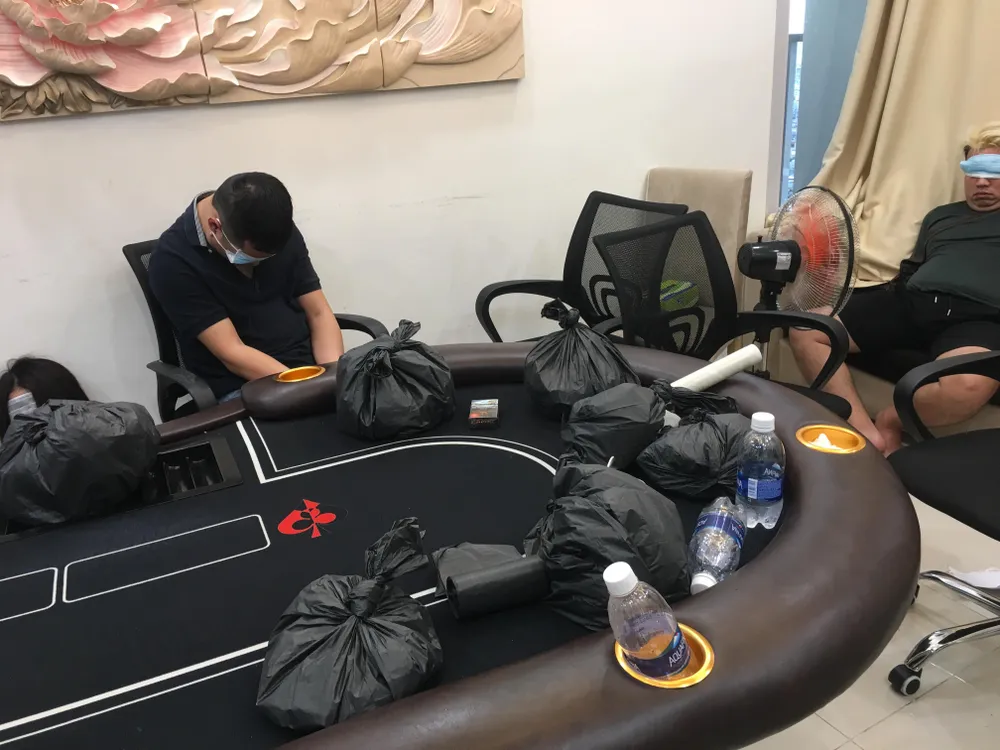 Triệt phá sòng bạc Poker ở toà nhà The Prince Residence ảnh 2