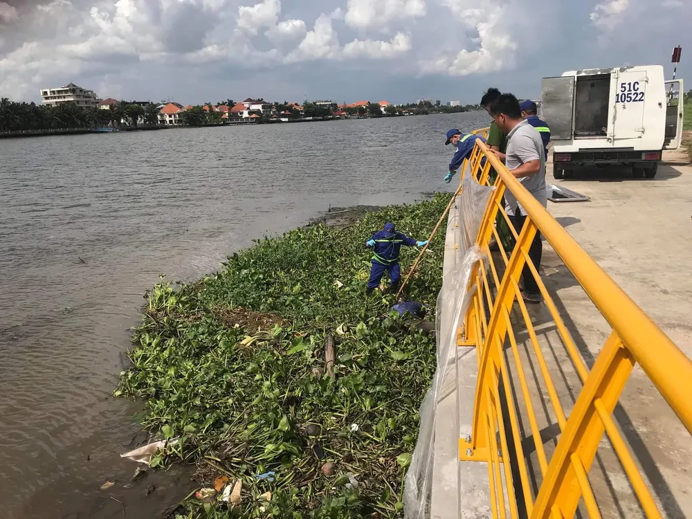 2 thi thể nam giới trôi trên sông Sài Gòn ảnh 2