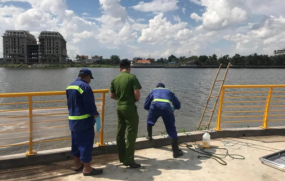 2 thi thể nam giới trôi trên sông Sài Gòn ảnh 1