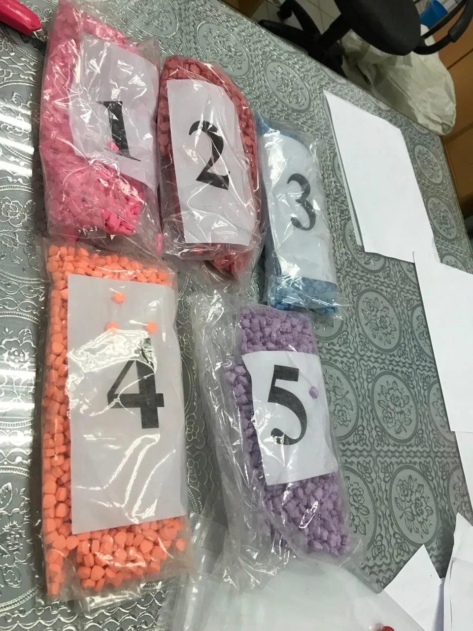 Bắt giữ hơn 14kg ma túy núp bóng quà biếu, quà tặng gửi qua đường chuyển phát nhanh ảnh 3