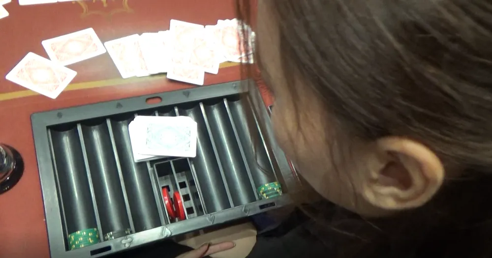  Triệt phá sòng bạc Poker “khủng” do nhóm người Hàn Quốc điều hành ở TPHCM ảnh 2