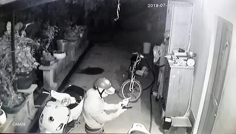 Nhóm đối tượng dùng súng tấn công một gia đình hết sức táo tợn ảnh 5