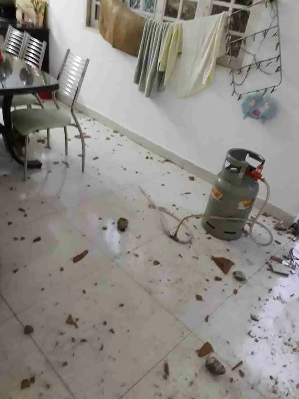 Khởi tố hình sự vụ cả gia đình bị nhóm “giang hồ” dùng súng, hung khí đe dọa ảnh 3