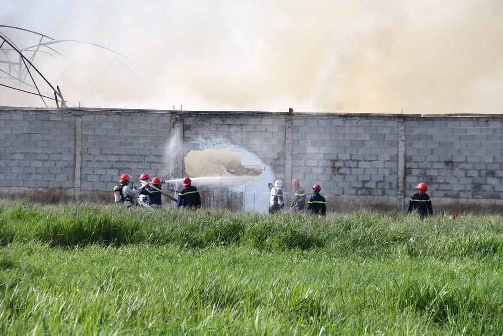  Cháy lớn ở nhà xưởng chứa nệm mút ở huyện Hóc Môn ảnh 2