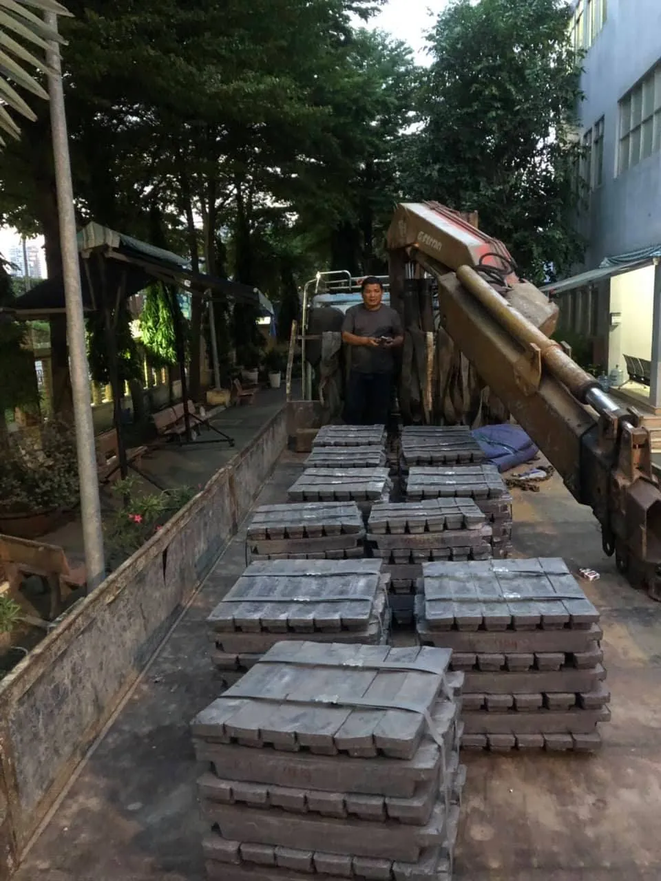 Bắt nam thanh niên trộm thùng container nguyên liệu trị giá hơn 1 tỷ đồng ảnh 2