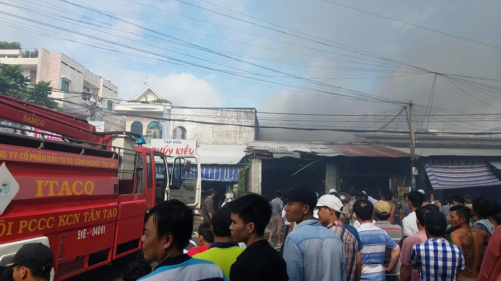  Cháy dãy nhà trọ ở quận Bình Tân, nhiều tài sản bị thiêu rụi ảnh 1