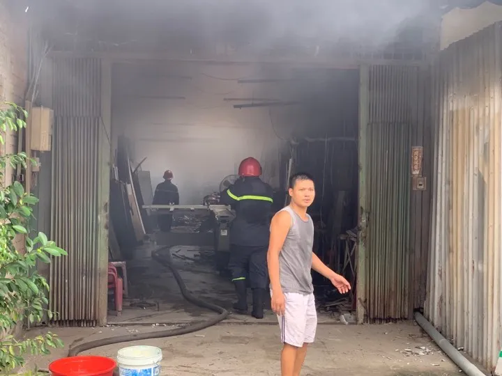 Cháy lớn ở quận Thủ Đức, khói đen bốc cao hàng chục mét ảnh 12