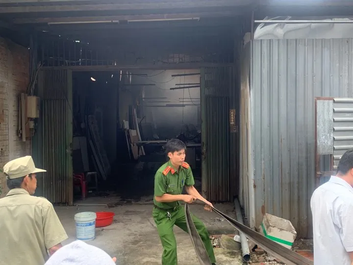 Cháy lớn ở quận Thủ Đức, khói đen bốc cao hàng chục mét ảnh 14