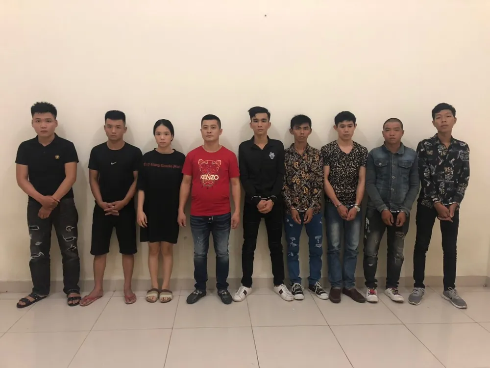 Nhóm đối tượng tại công an