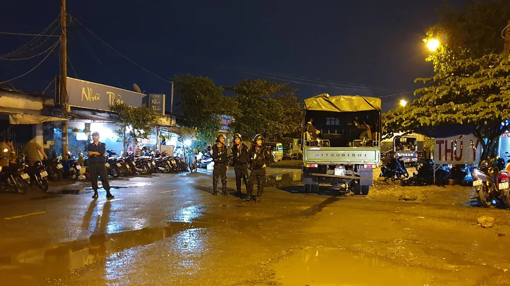 ​  Công an xuyên đêm khám xét trụ sở Công ty Alibaba