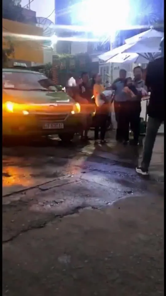 Công an điều tra vụ thẩm phán và giảng viên bị tố “bắt” cháu nhỏ ở trung tâm TPHCM ảnh 2