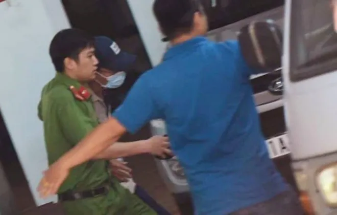 Công an đưa thẩm phán Nguyễn Hải Nam tới trụ sở để khám xét