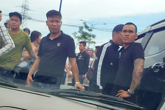 Hình ảnh giang hồ vây chặn xe công an ở Đồng Nai vào ngày 12-6-2019 gây xôn xao dư luận