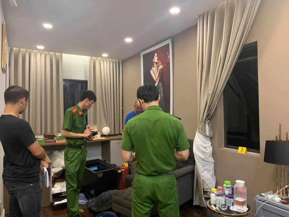 Công an khám nghiệm vụ trộm ở biệt thự chị Đ.T.K.H. ( có nghệ danh N.K.A.).