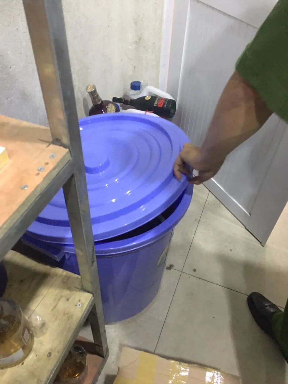  Đột kích quán bar Playhouse phát hiện 200 người có biểu hiện sử dụng ma tuý  ảnh 3