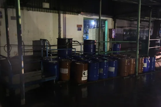 Hàng trăm chiến sĩ chống chọi đám cháy ở khu pha chế dung môi của Công ty Dragon Up ảnh 5