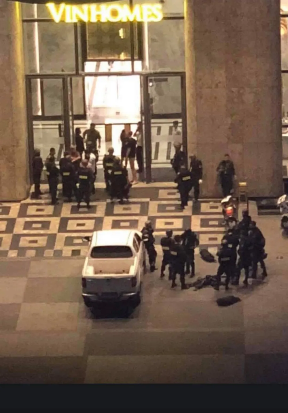  Công an giải cứu 2 con tin trong tòa nhà Land Mark 81 bằng quả nổ ảnh 1