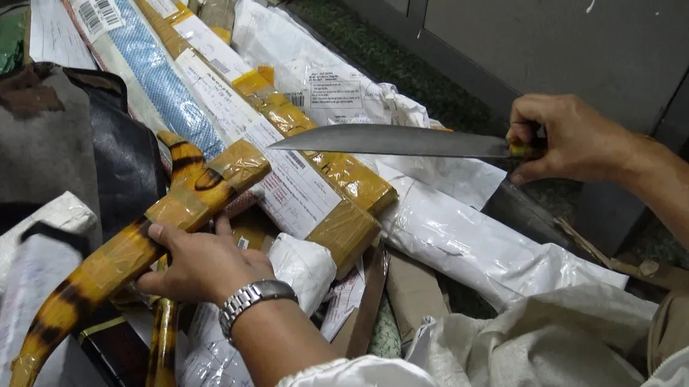 Phát hiện hơn 1.000 hung khí được chuyển qua đường bưu điện ảnh 3