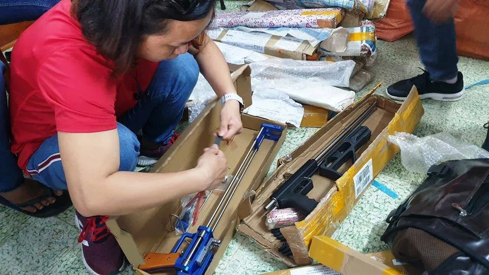 Phát hiện hơn 1.000 hung khí được chuyển qua đường bưu điện ảnh 5