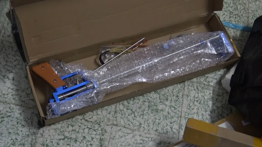 Phát hiện hơn 1.000 hung khí được chuyển qua đường bưu điện ảnh 4