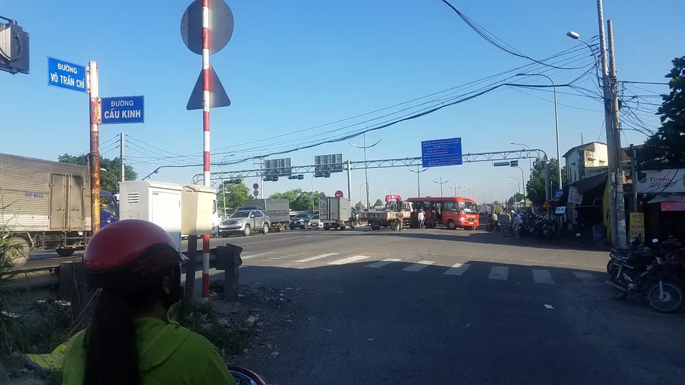 Va chạm giữa xe khách và xe tải, 5 người nhập viện  ảnh 3