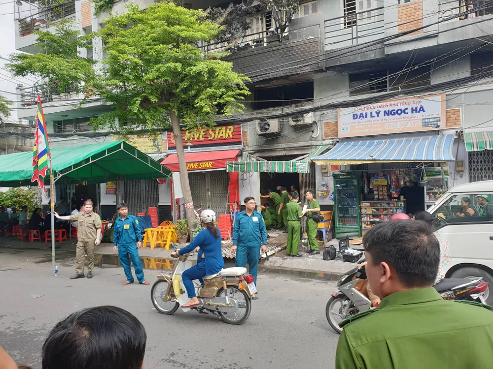Vụ cháy nhà 3 người chết ở quận 7: Căn nhà khóa 3-4 ổ khóa ảnh 1