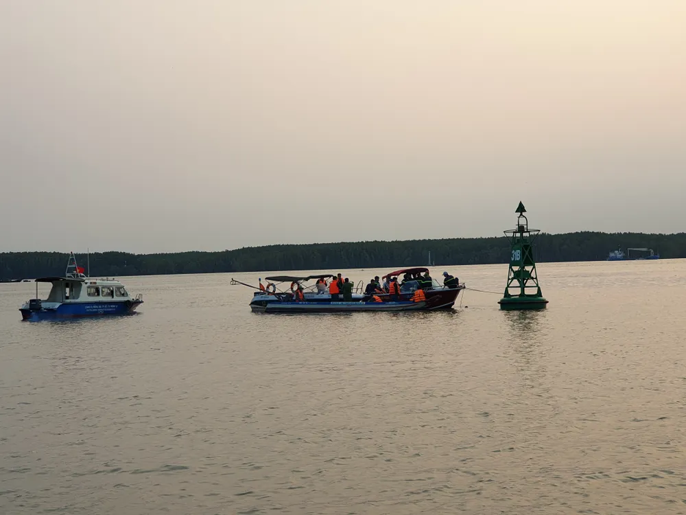 Tìm thấy thêm 1 thi thể thợ lặn mất tích khi trục vớt tàu chìm trên sông Lòng Tàu ảnh 1