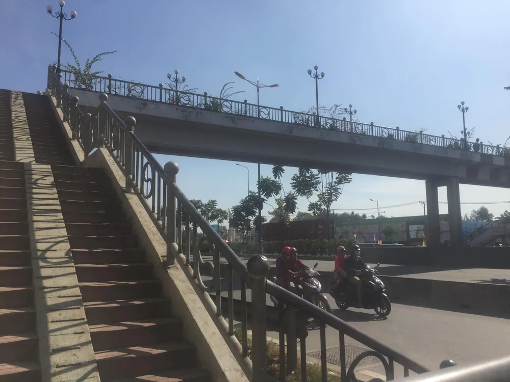 Điều tra nguyên nhân nữ sinh tử vong trên cầu bộ hành Suối Tiên ảnh 1