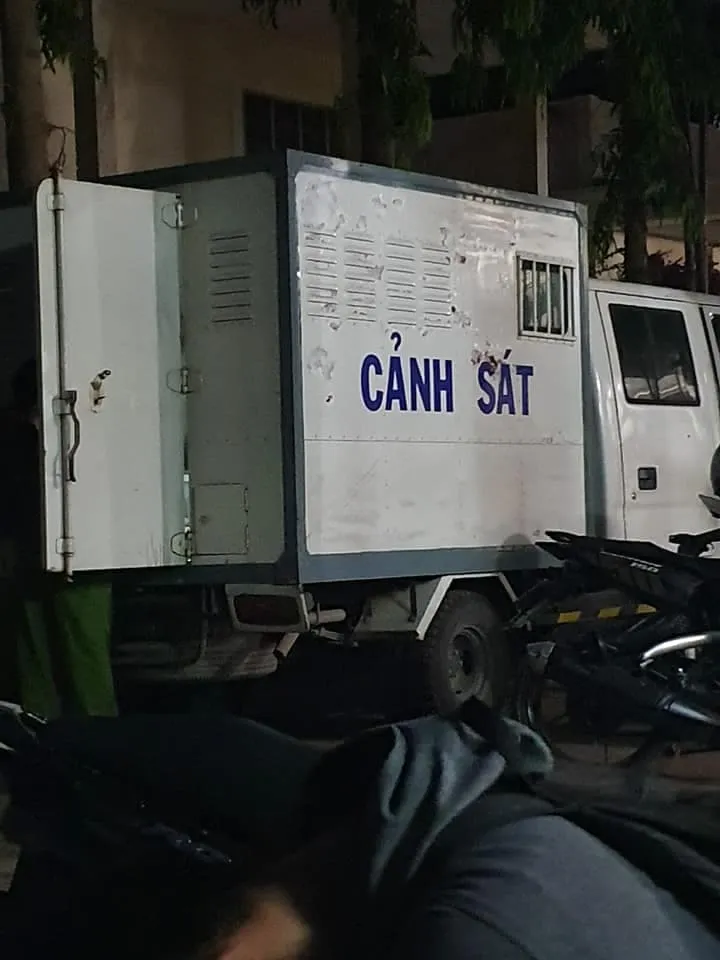 Nhóm cướp cố thủ dùng bình gas, mã tấu chống trả công an ảnh 2