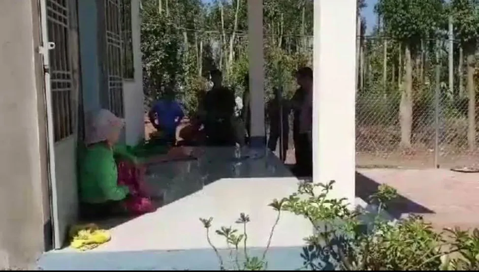 Lực lượng chức năng thuyết phục Hoàng ra đầu thú