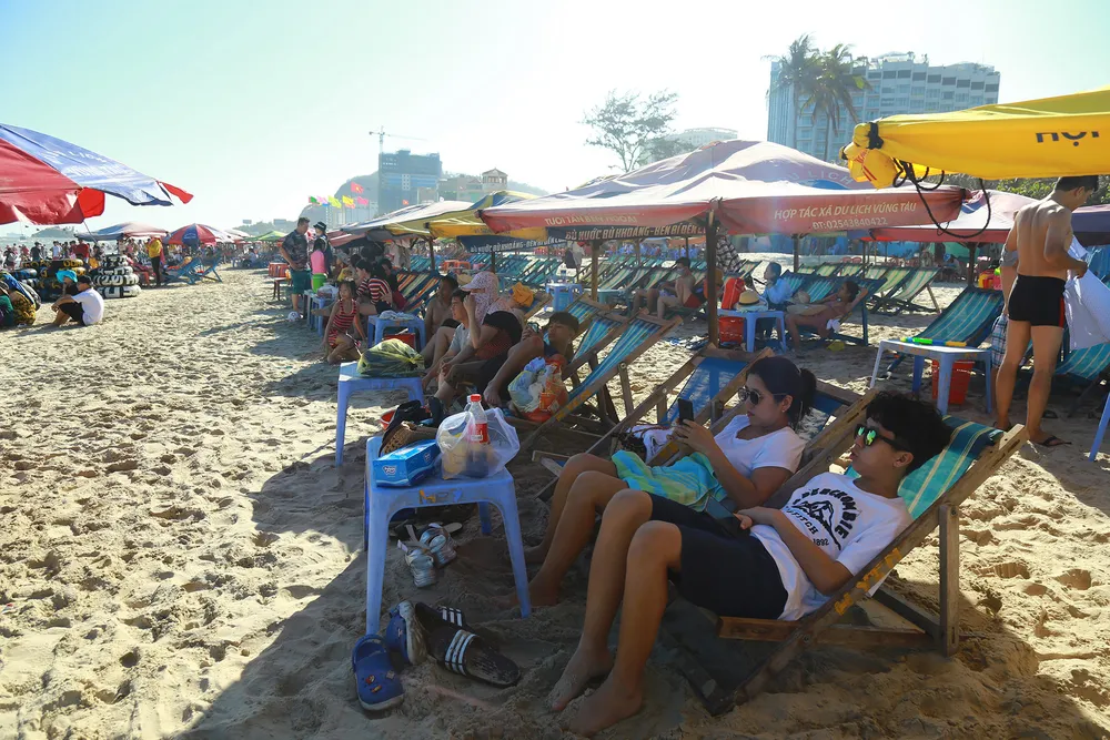 TP Vũng Tàu đón hơn 140.000 lượt khách ngày mồng 4 tết ảnh 1