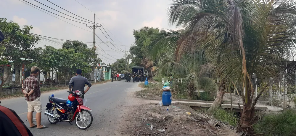 Thứ trưởng Bộ Công an tới hiện trường nơi công an vây bắt kẻ nổ súng ở Củ Chi ảnh 4