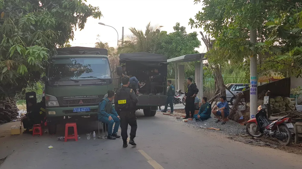 Thứ trưởng Bộ Công an tới hiện trường nơi công an vây bắt kẻ nổ súng ở Củ Chi ảnh 3