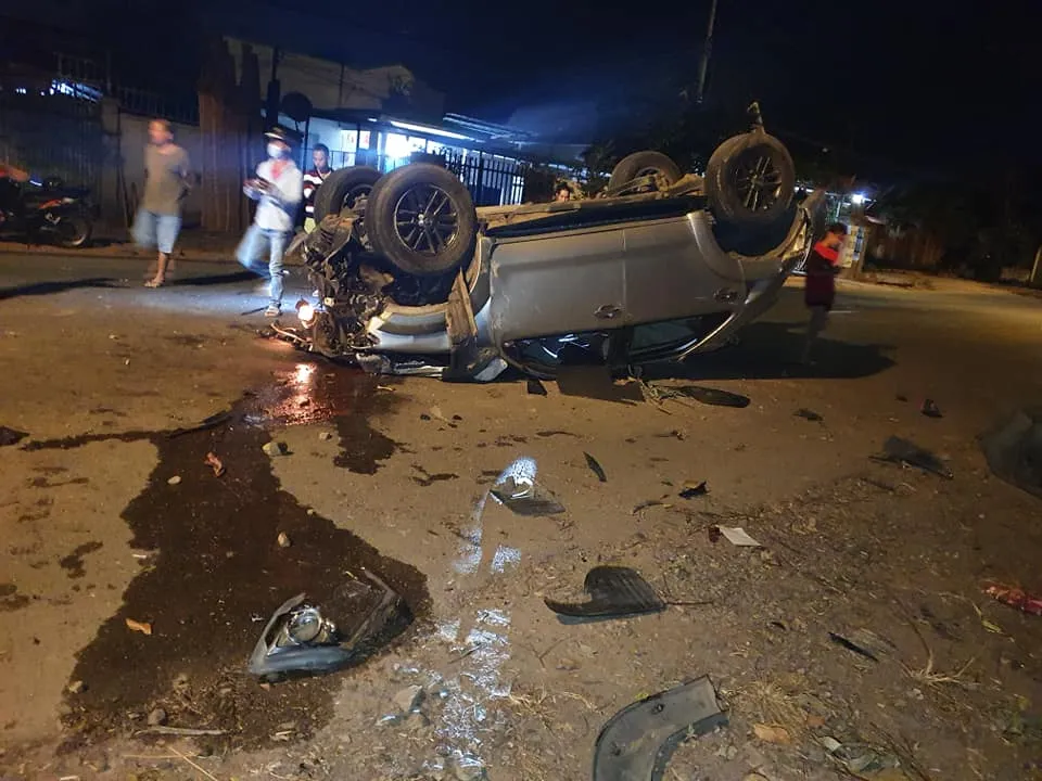 Xe ô tô tông gốc cây, 1 người chết, 6 người bị thương nặng ảnh 2