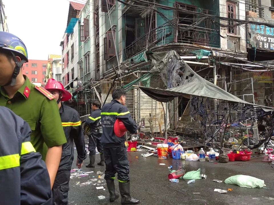 Cháy ở chợ Hạnh Thông Tây quận Gò Vấp, nhiều người thoát chết ảnh 1