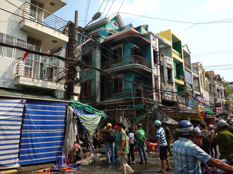 Cháy ở chợ Hạnh Thông Tây quận Gò Vấp, nhiều người thoát chết ảnh 3