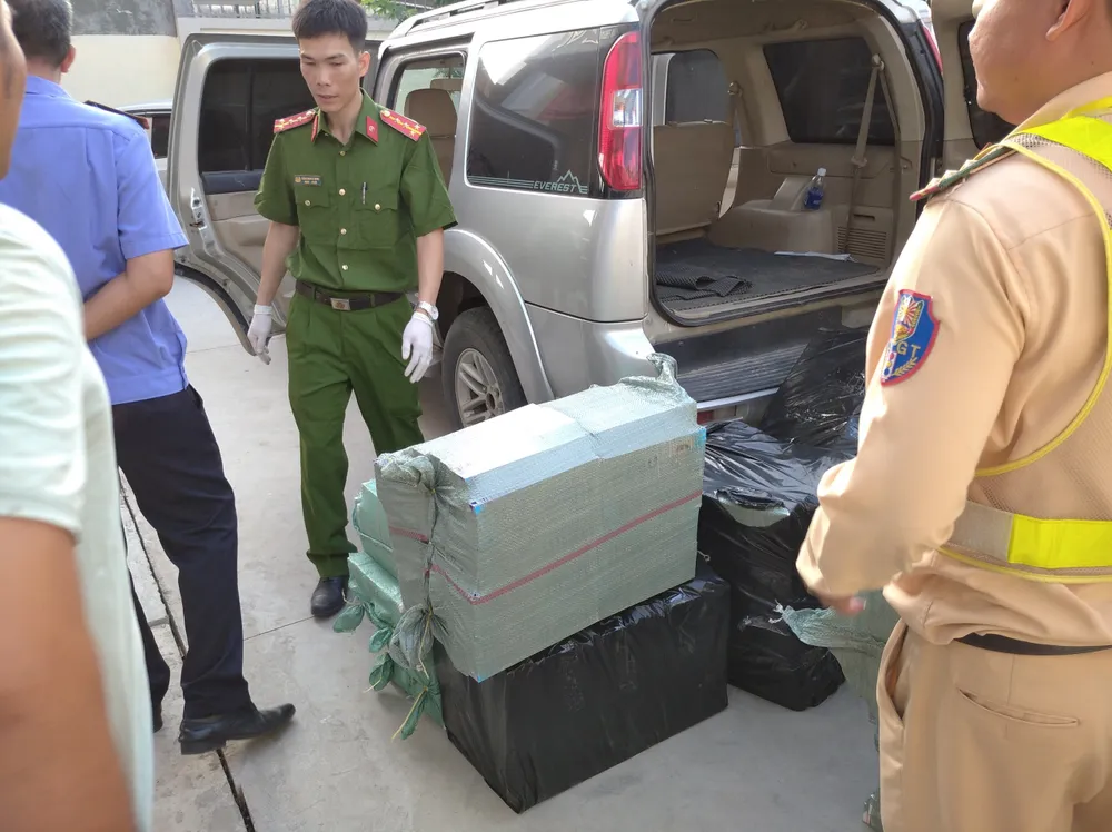 Cục CSGT Bộ Công an phát hiện gần 25.000 gói thuốc lá lậu trên cao tốc TPHCM- Long Thành - Dầu Giây ảnh 3